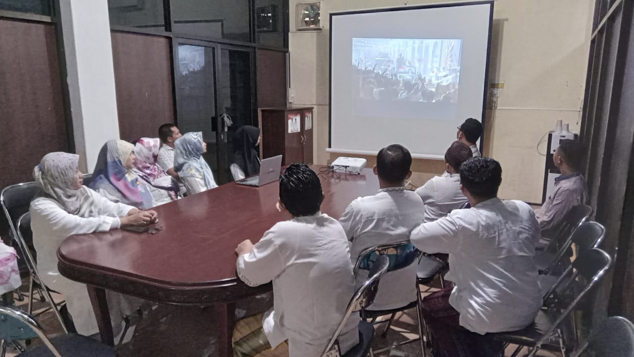 PEGAWAI ASN BAPPEDA KABUPATEN LUMAJANG NONTON BARENG FILM SANG KIAI